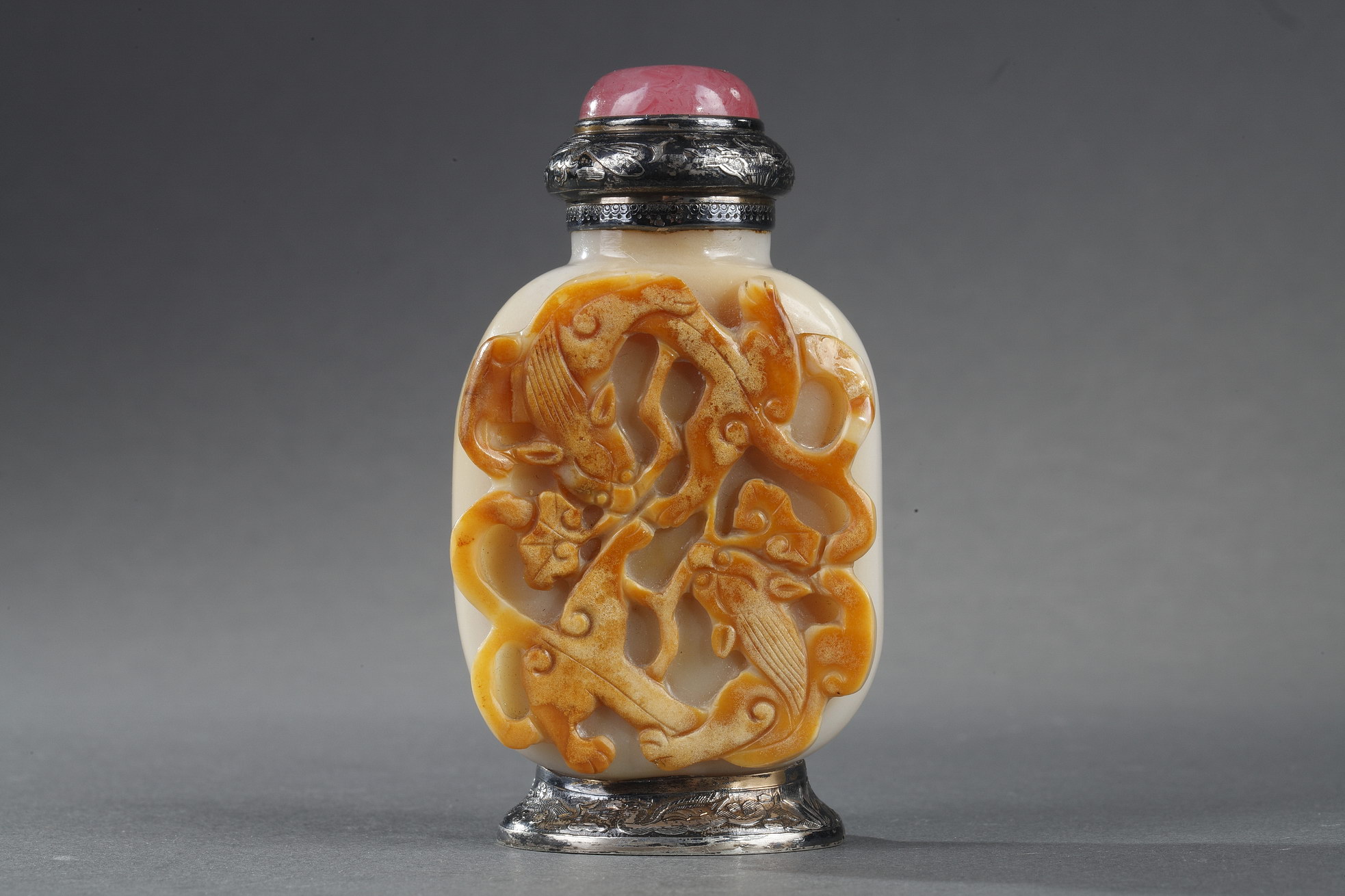 Snuff bottle